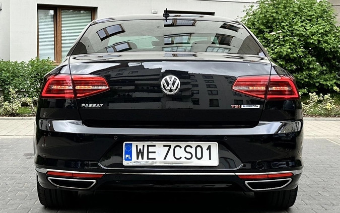 Volkswagen Passat cena 56000 przebieg: 359000, rok produkcji 2017 z Warszawa małe 121